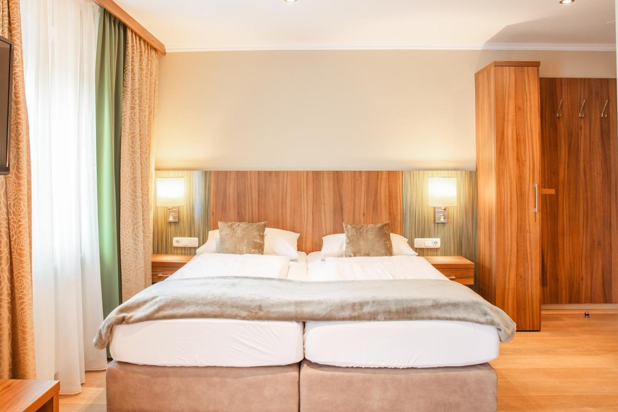 Hotel Krone Mondsee Exterior photo